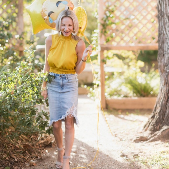 Meet your Posher, Megan - Picture 2 of 2